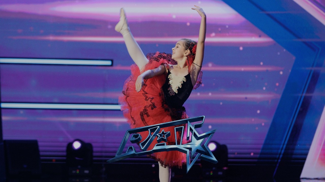 Sandra Mihai a cucerit scena cu moment de balet impresionant | Românii Au Talent S16