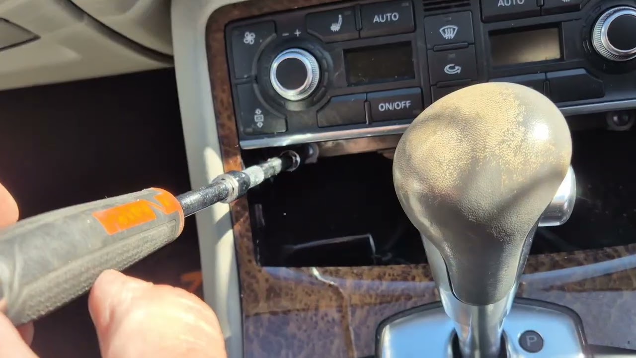 How to remove central console cupholder ashtray Audi A8 d3 4e 