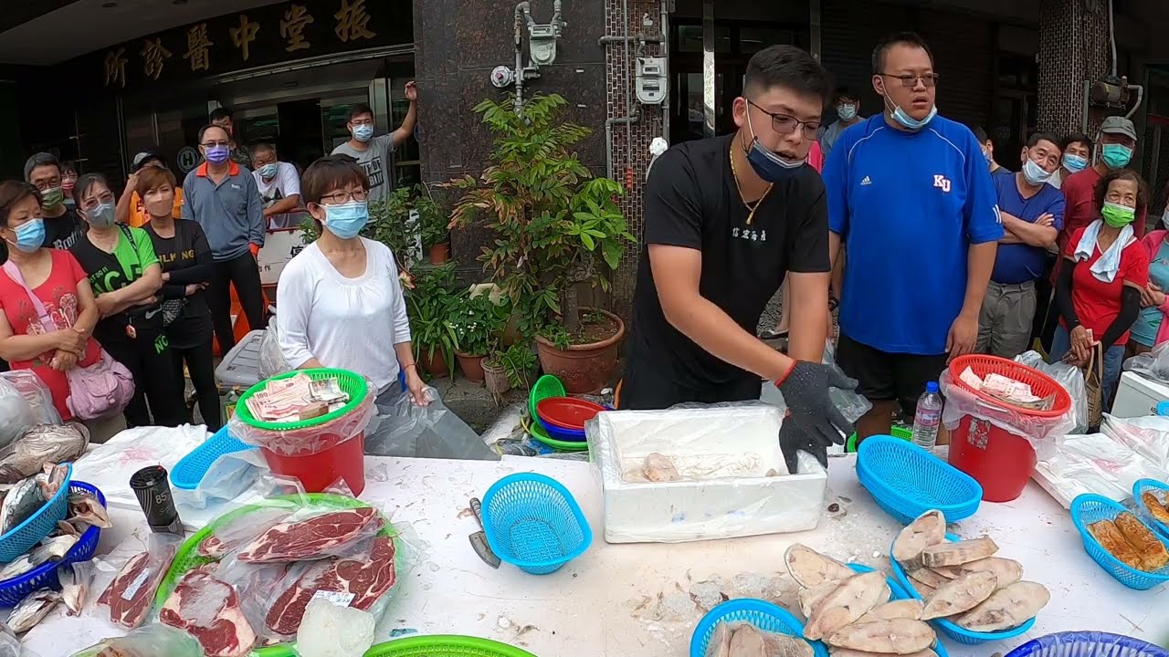 直播再度破2600人 烏日的盛況不滅 中彰海王子 烏日火車站 海鮮叫賣 海鮮拍賣 叫賣哥
