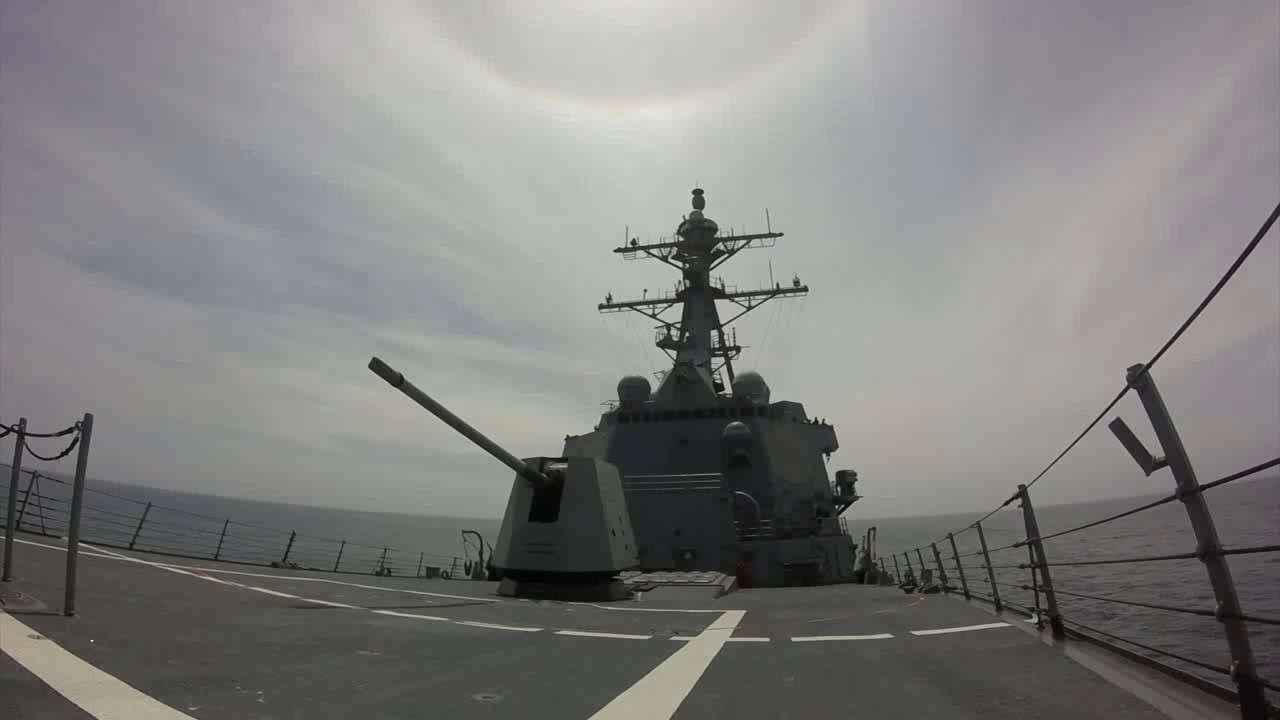 War | USS GRIDLEY (DDG-101) TEST FIRES TOMAHAWK LAUNCH