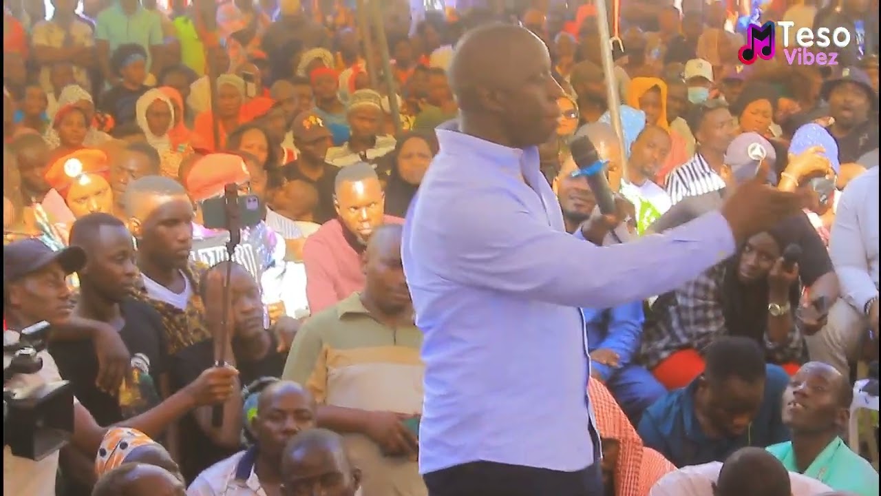 MP Muhammad Nsereko breaks down while delivering his tough speech at Ichuli's burial