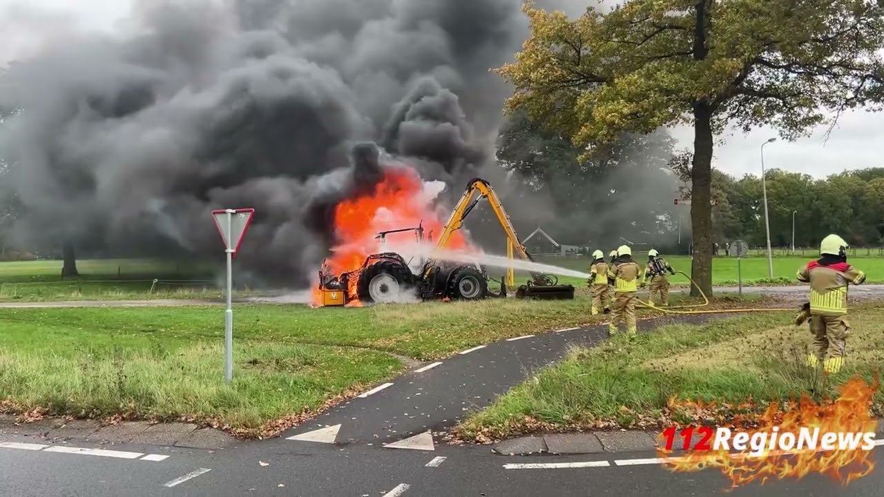 Tractor volledig uitgebrand langs de Rijssenseweg in Markelo