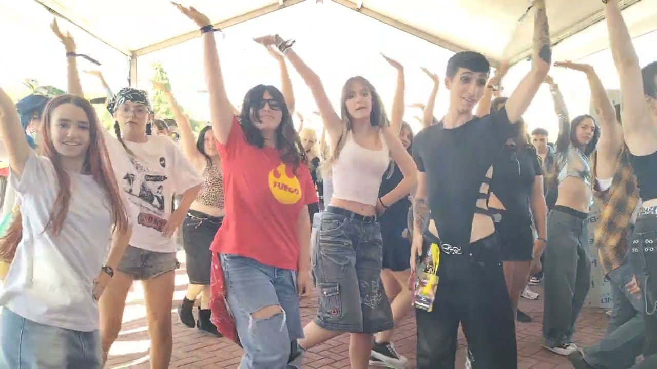 Random K-pop Challenge Sunday Freakcon 25.