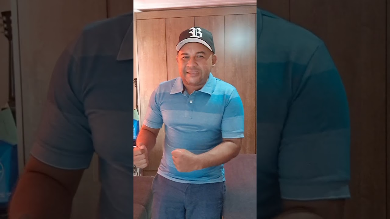 Paulinho jotas pj cantando a música de amado Batista  eu sei essa música é muito linda 