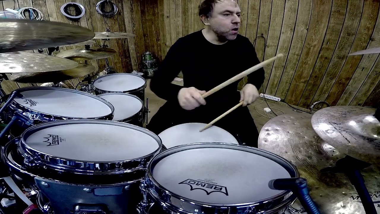 @ebrugundes  Aleksandr Murenko live drums over.