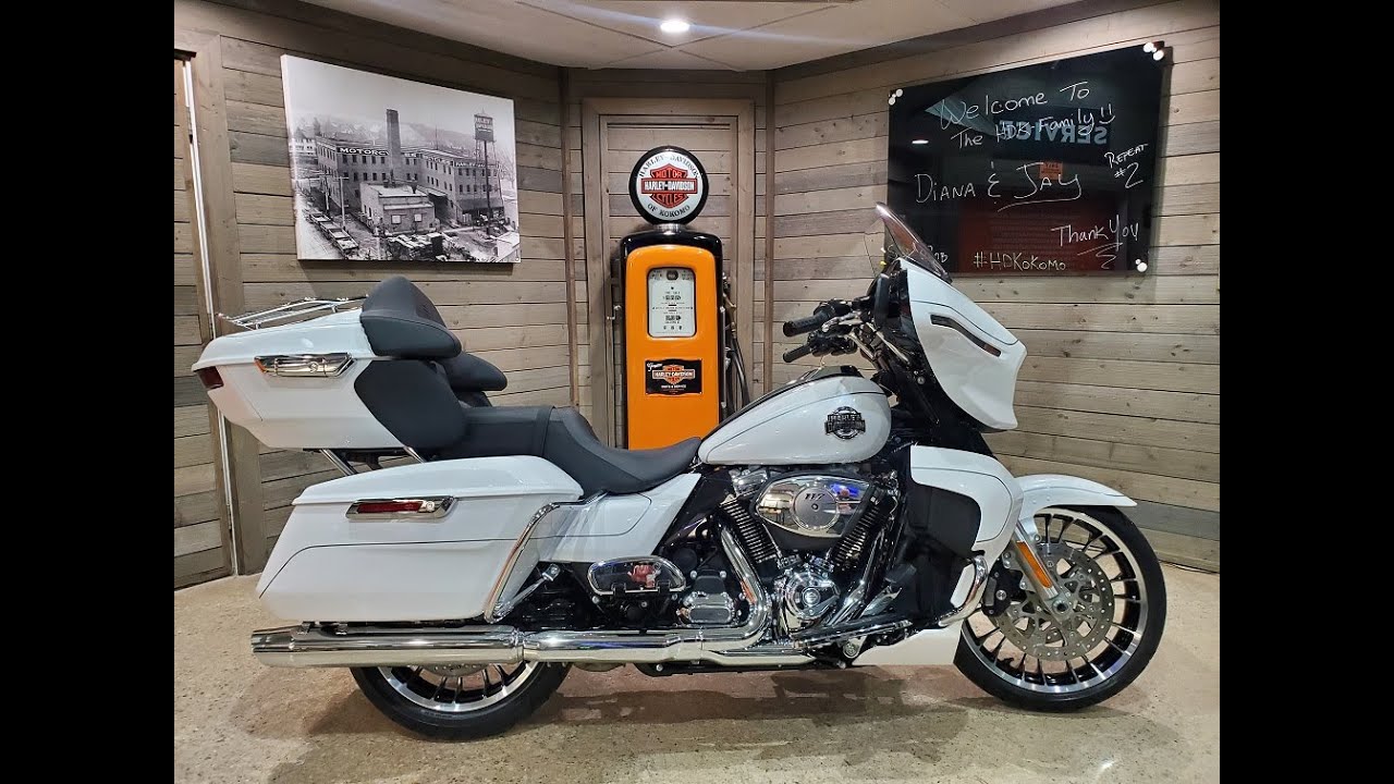 2026 Harley-Davidson Street Glide Limited FLHXL - White Onyx Pearl.