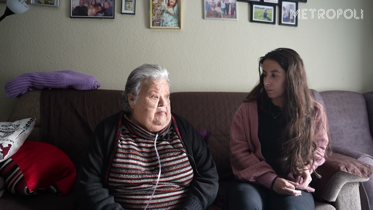 El tormento de Paquita, una anciana de 97 años que vive en un cuarto sin ascensor en Badalona