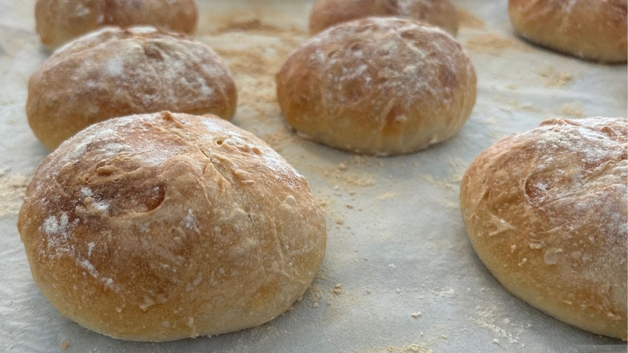 Homemade Kaiser Rolls  - Pãozinhos de Kaiser