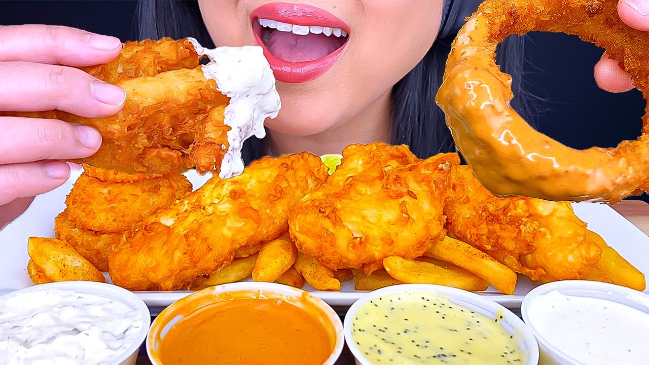 ASMR FISH AND CHIPS | CRUNCHY ONION RINGS | RED ROBIN | EATING SOUNDS | ASMR Phan