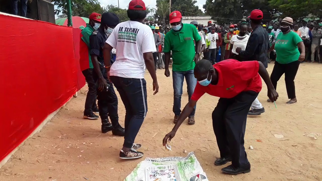 Dança rítmica da alvorada no município do Bocoio - Benguela