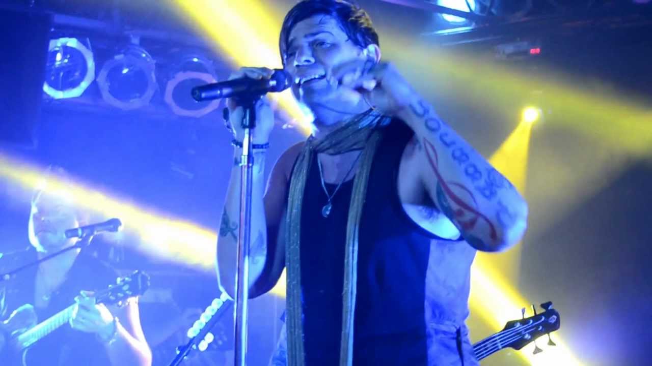 Hinder -Better Than Me-Live at The Machine Shop Flint- December 09 2012