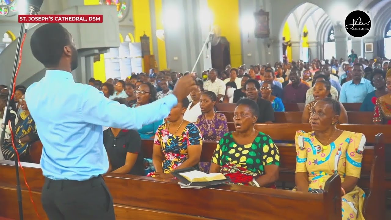 Mkono Wako wa Kuume Amesimama Malkia - Shirikisho la Kwaya Kanisa Kuu la Mtakatifu Yosefu DSM
