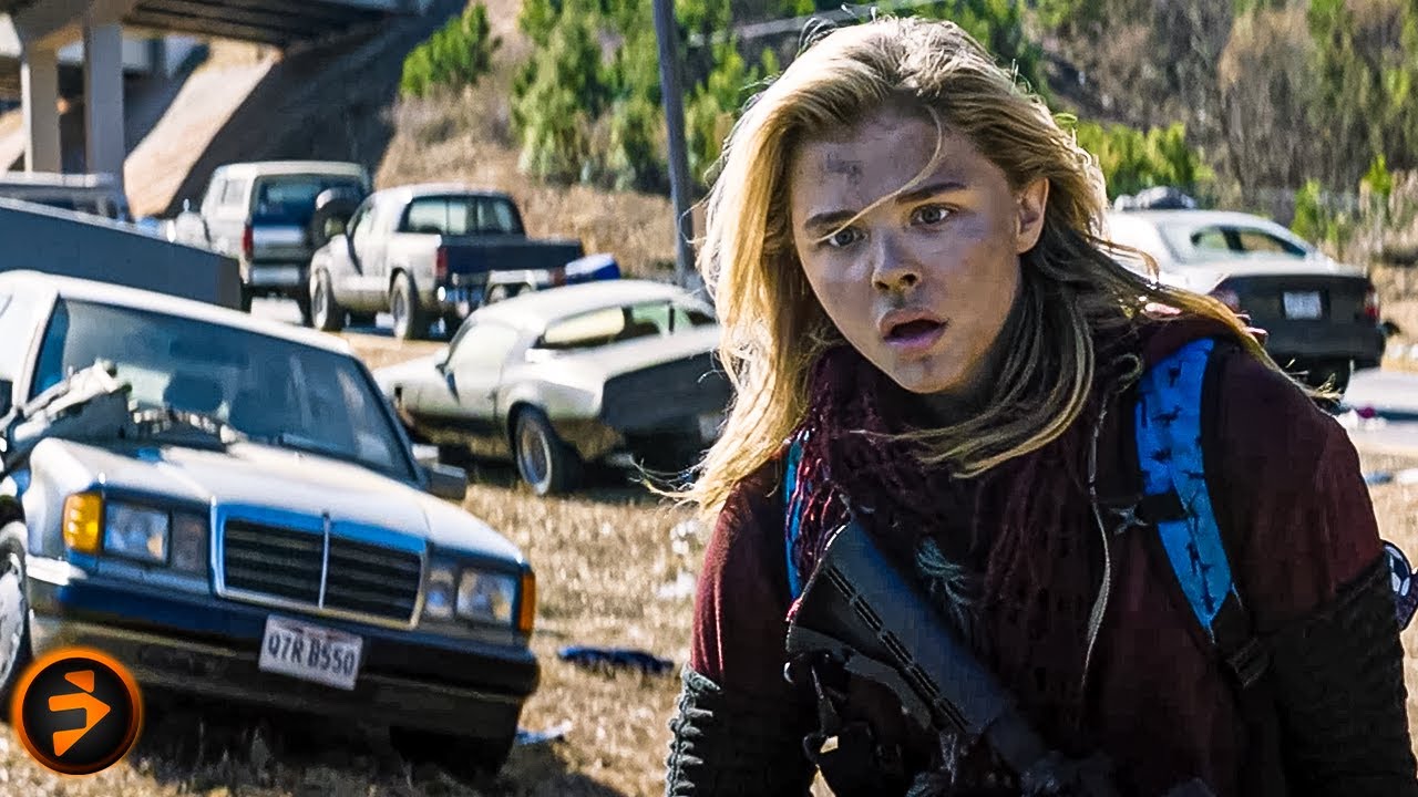 Chloe Grace Moretz Hides From Aliens | THE 5TH WAVE