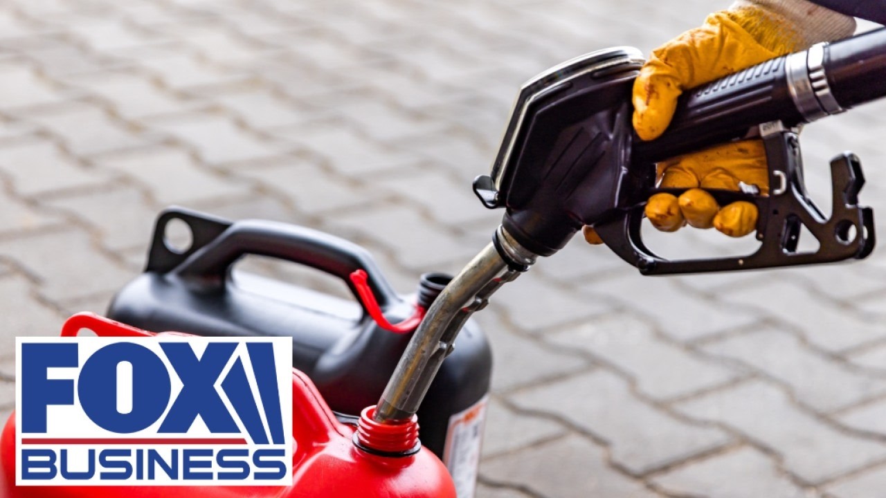 Потребители ДЕЙСТВИТЕЛЬНО обращают внимание на цену на бензоколонке, утверждает бывший министр то...