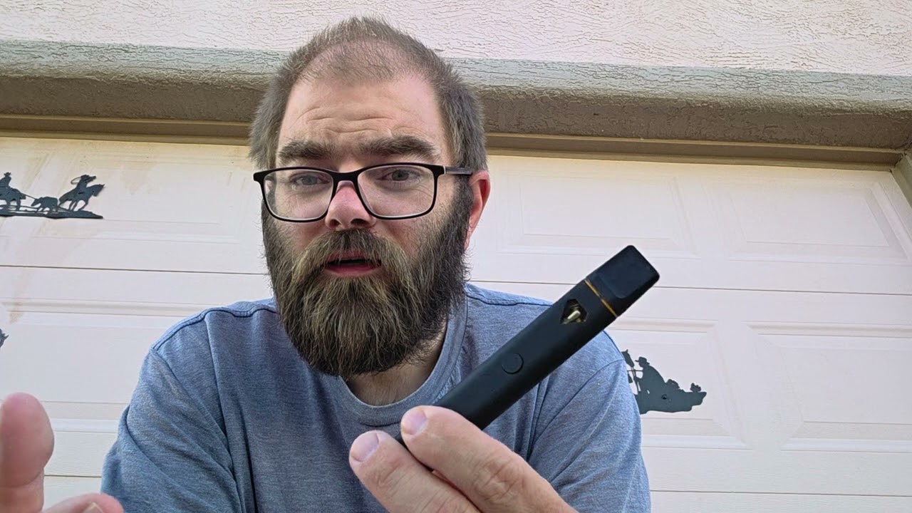 THCa 2 G Disposable Blue Dream from The Weed Box chill sesh