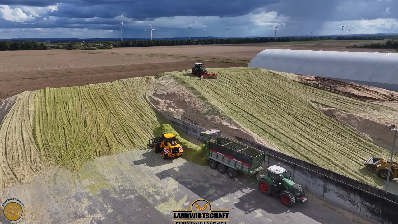 Fast vom Silo Gerutscht! Radlader & Claas Axion TT beim Mais schieben ￼Großeinsatz Biogasanlage 