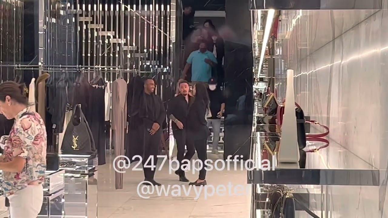 (Exclusive) Super Group Member of  #blackpink  #rose went shopping in YSL and Tiffany Co. in NYC