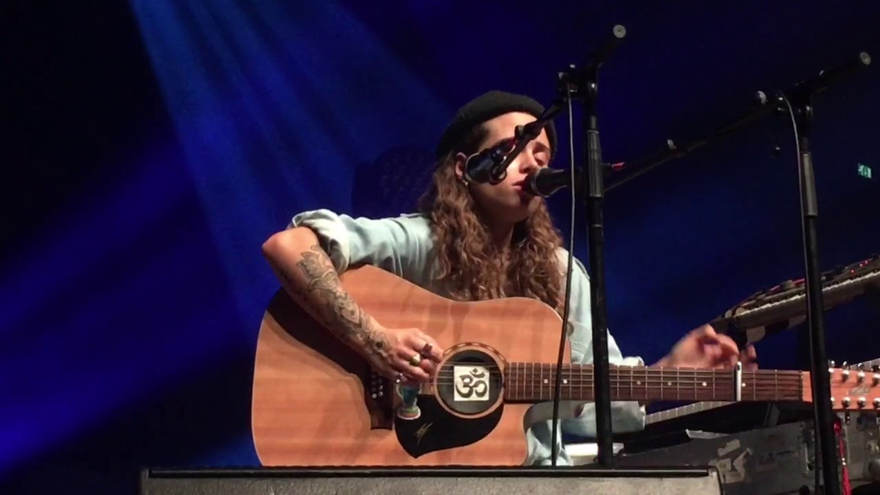 Tash Sultana - Blackbird - Live at Tivoli Vredenburg