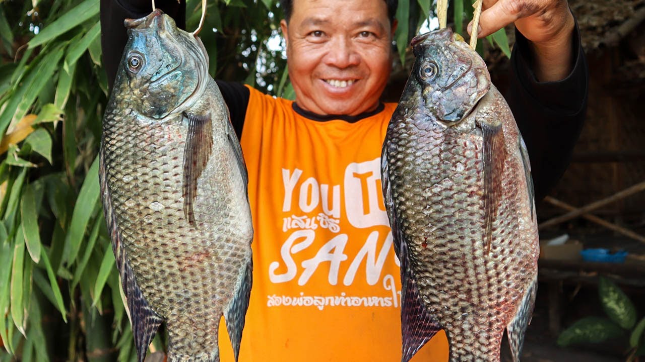 ทำอาหารในป่า ต้มส้มปลา ปลานิลตัวใหญ่มาก !! l ครัวป่าไผ่ SAN CE