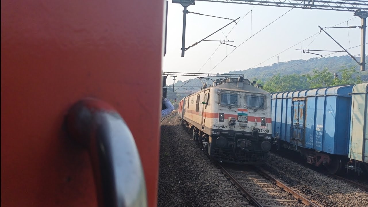 2hr 30min late running 😱 10103 Mandovi Express Crossing🔥 16334 Veraval Express At Nivasar. 