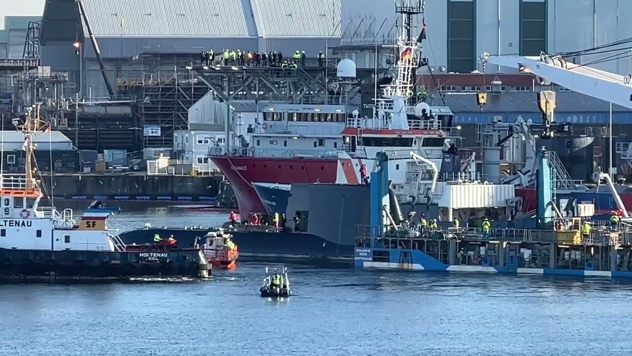 RSS ILLUSTRIOUS TKMS Kiel U-Boot Neubau Verladung in Rolldock Star Frachtschiff 19.1.2026