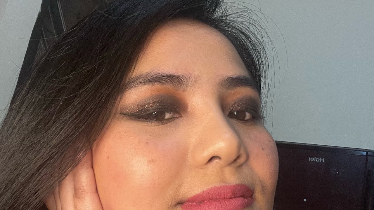 Black Smokey eye makeup  