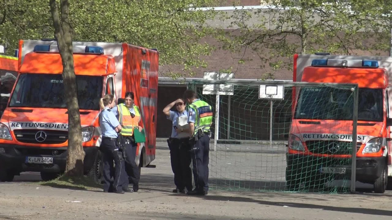 14 Betroffene - 4 Verletzte durch Geruchsbel&auml;stigung in Schule in K&ouml;ln-Neubr&uuml;ck am 04.05.16 + O-Ton