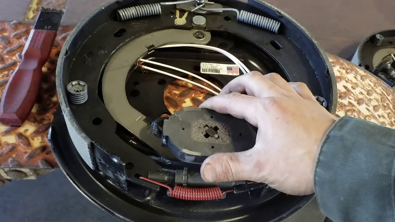 Como remplazar sistemas de frenos hidráulicos por eléctricos en remolques.