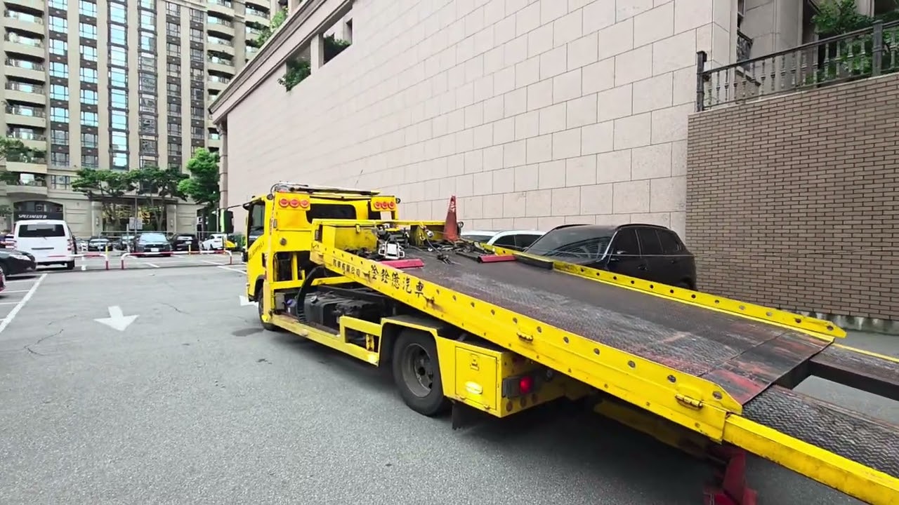 坐了一台價值500萬元的拖車 VOLVO車又壞了