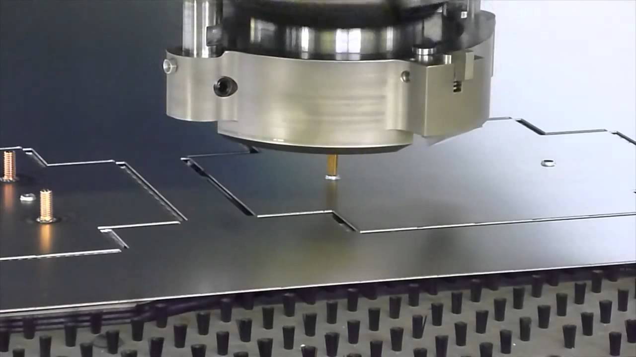 Soudage de goujon automatique sur poinçonneuse CN