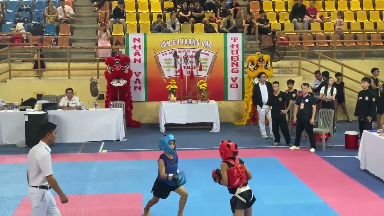 Bán kết: TRẦN PHƯỚC MINH GIA ( giáp đỏ) & ĐẶNG BÁ GIA KHANG ( vovinam Phú Thanh)