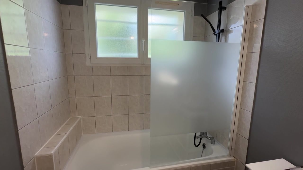 Avis Consommateur : Pare-baignoire 1 volet verre effet dépoli anticalcaire GoodHome | Castorama