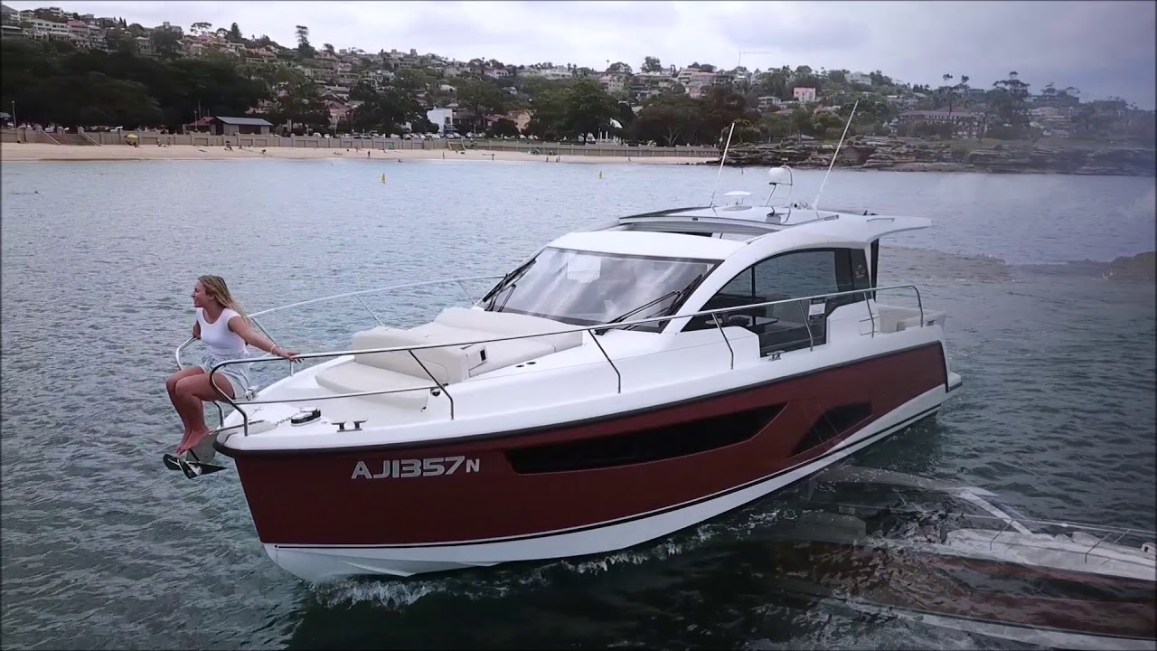 2017 Sealine C330