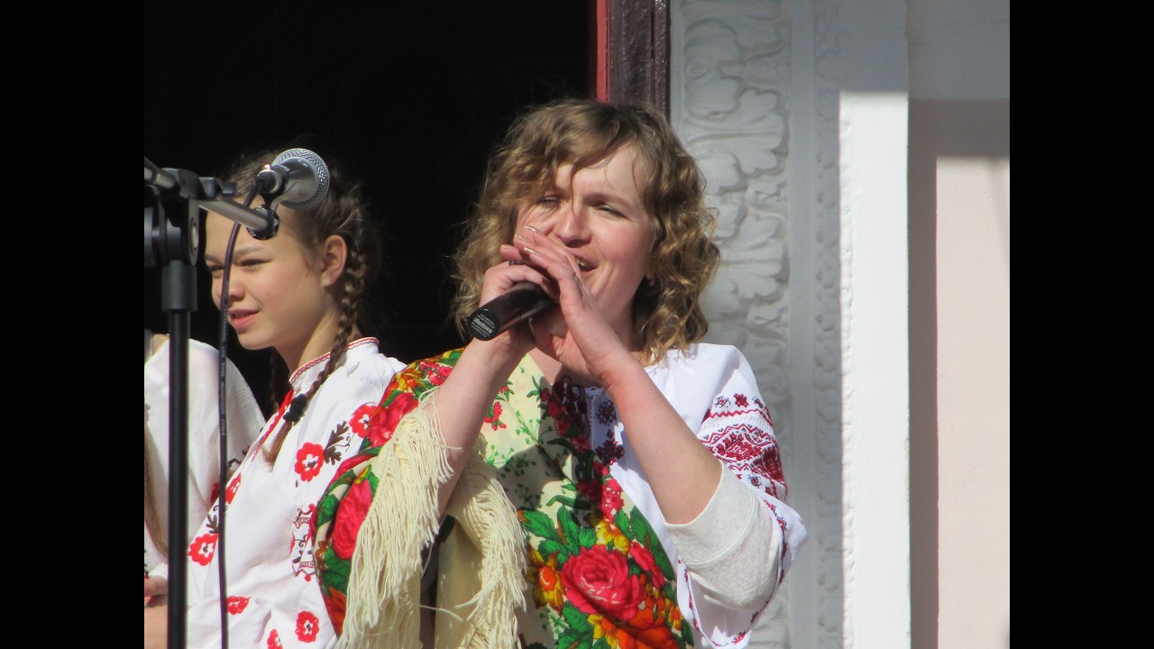 Цвіт пахучий білий