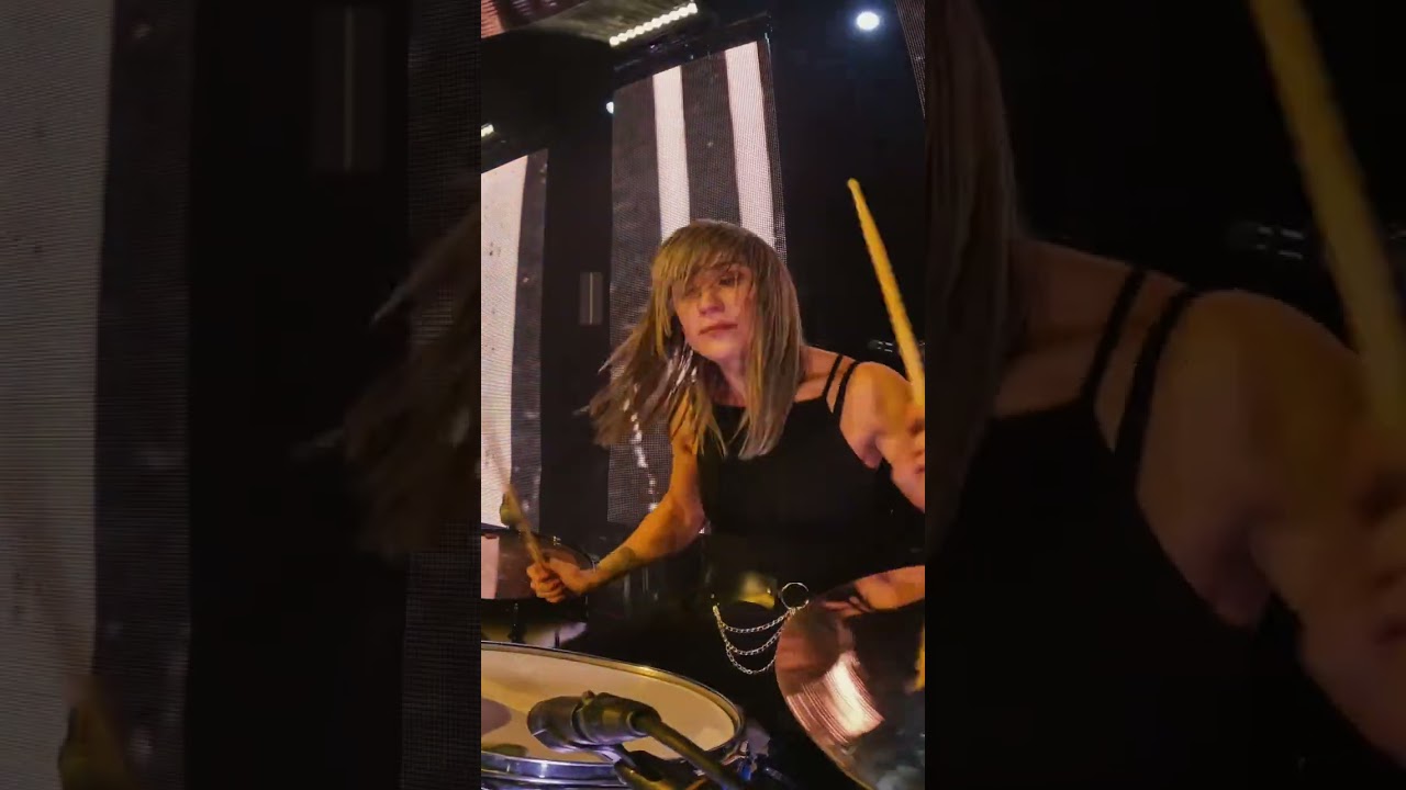 JEN LEDGER ENJOYING being a drummer for 3 minutes - SKILLET
