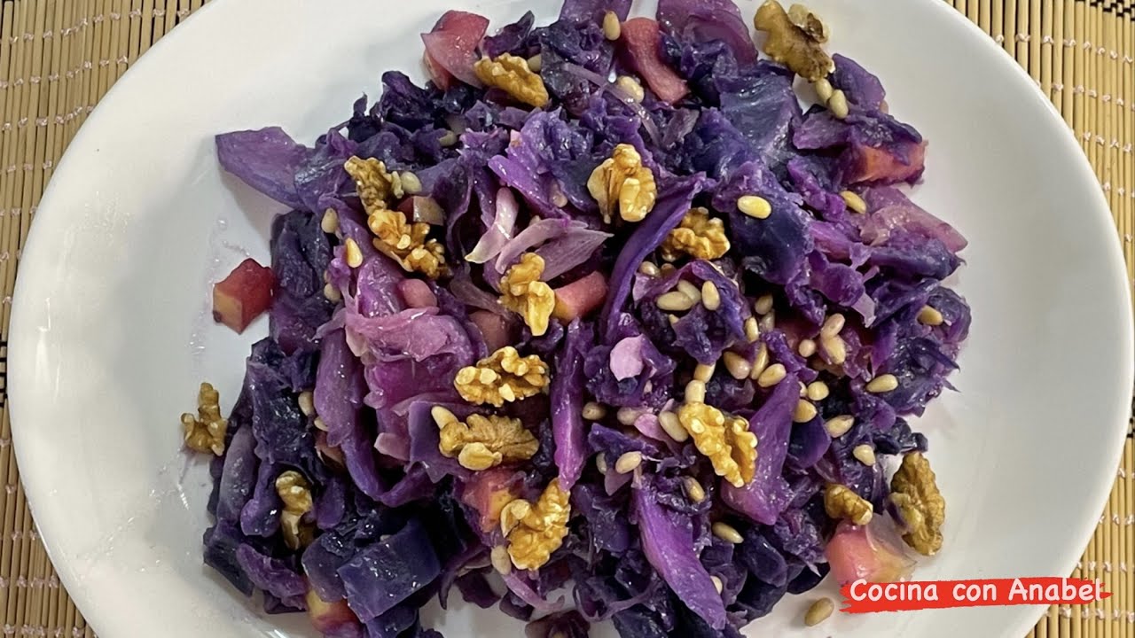 LOMBARDA CON PIÑONES, NUECES Y MANZANA (RECETA VEGANA)