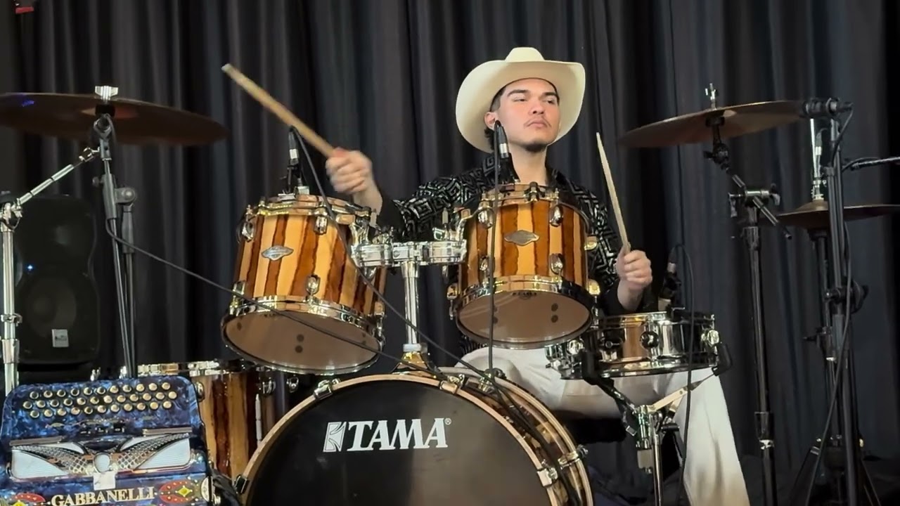 Dos temas con ch terreno norteño el lucerito y corazón de Texas contrata al 408 903 5171 