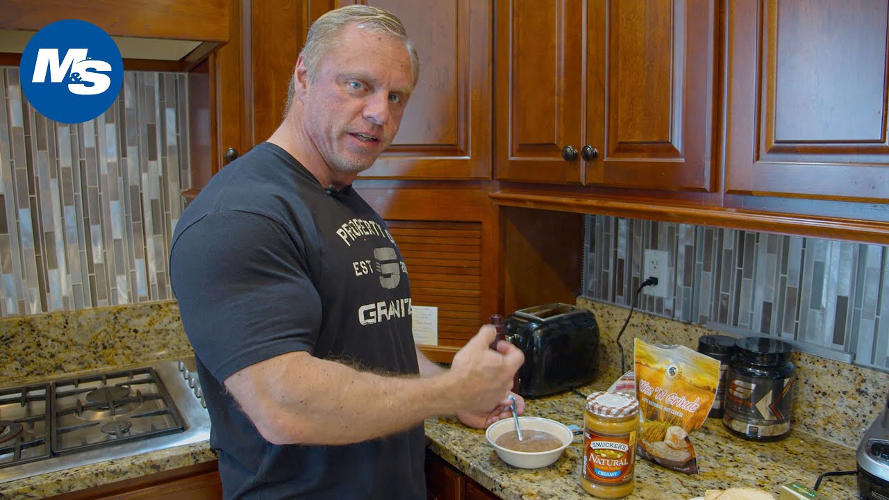 What Pro Bodybuilders Eat for Breakfast | Breakfast & PWO w/ John Meadows