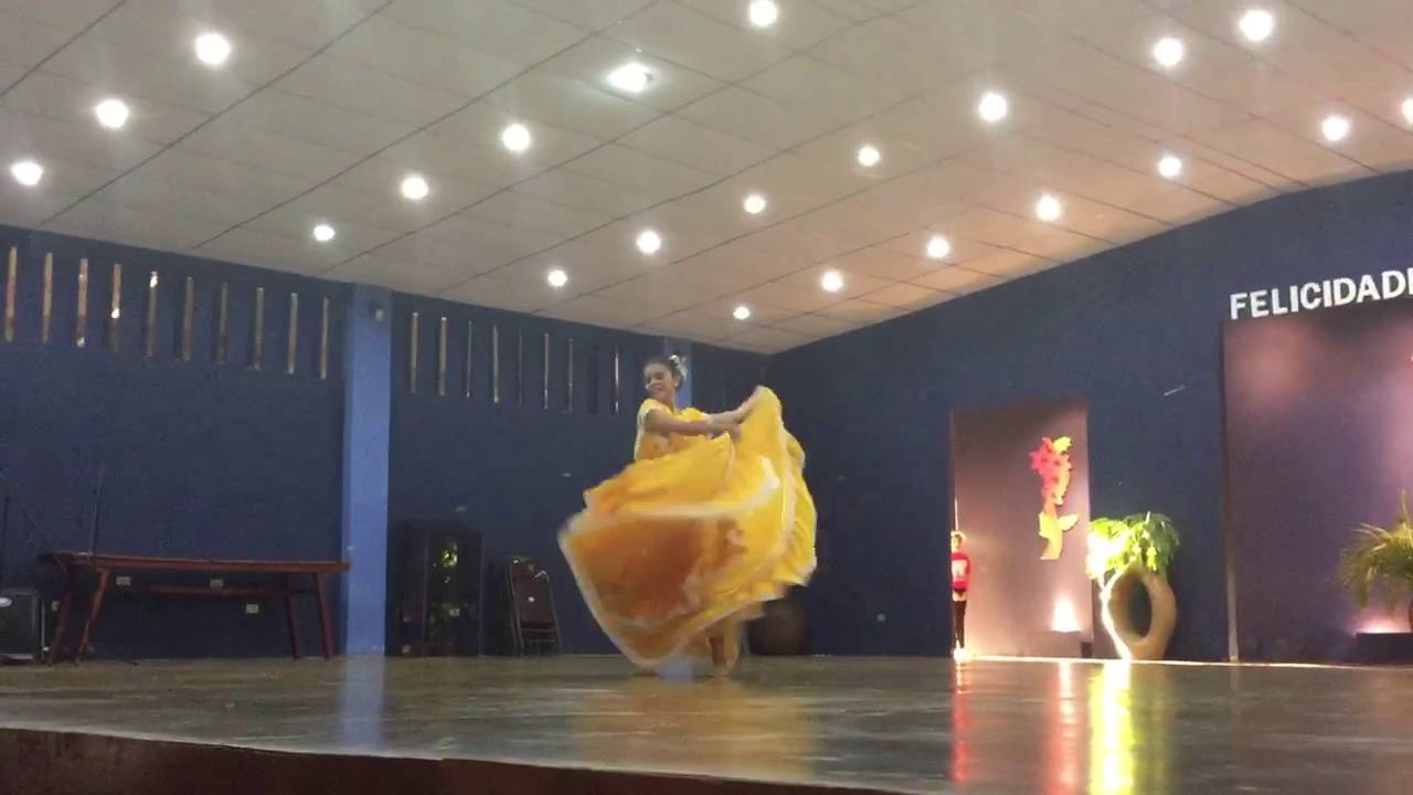 Baile Flor de Sacuanjoche