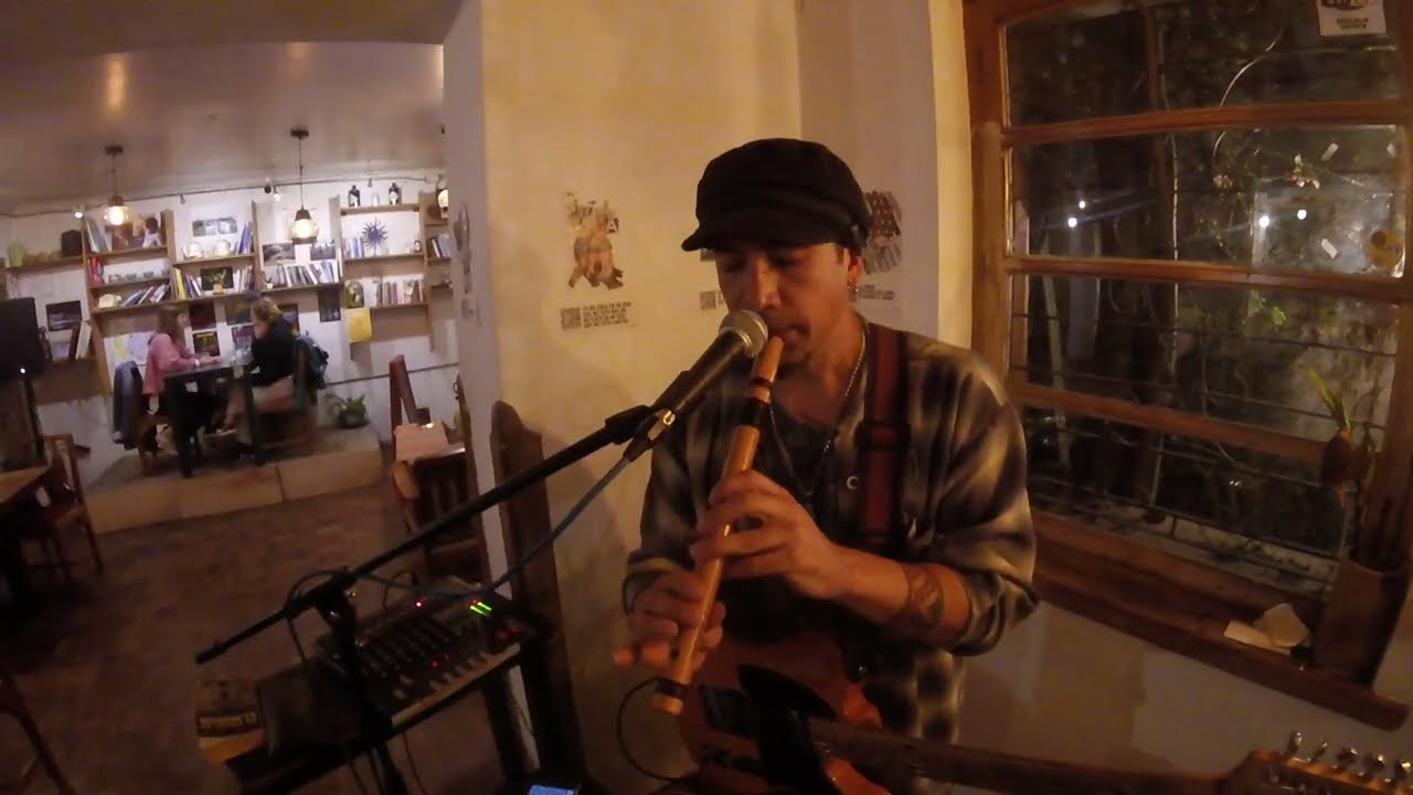 Roshan -  500 a&ntilde;os (live session loop station) Quito, Ecuador.
