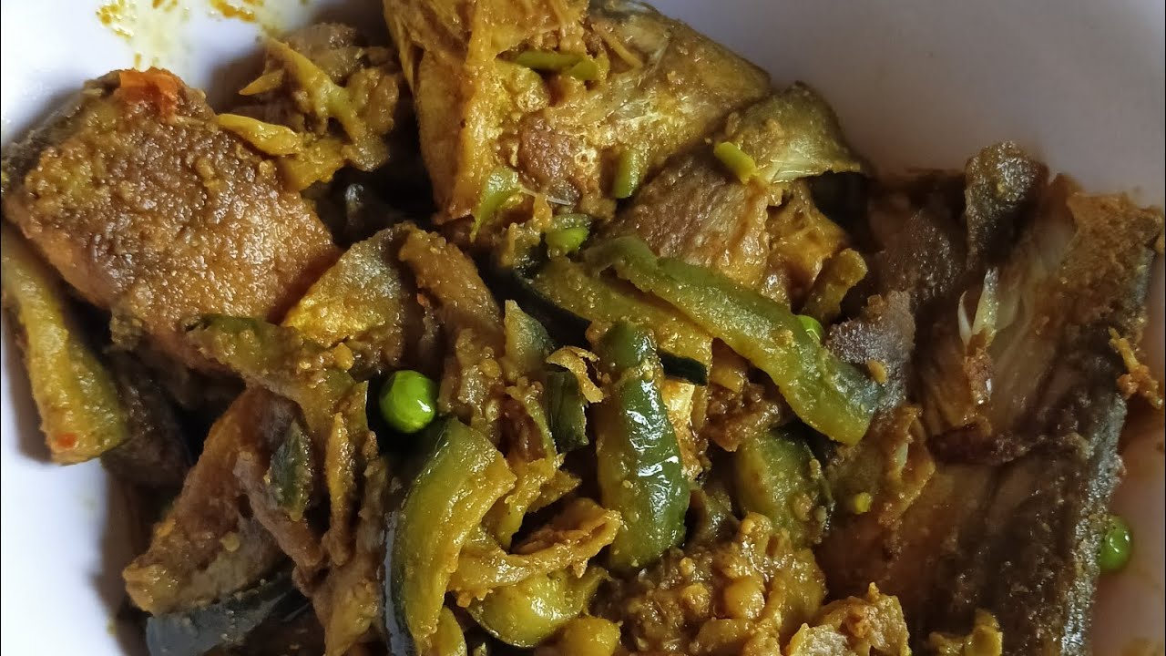 ফলি মাছ বেগুন দিয়ে পাতুরি রেসিপি (Foli Fish Paturi with Brinjal Recipe)