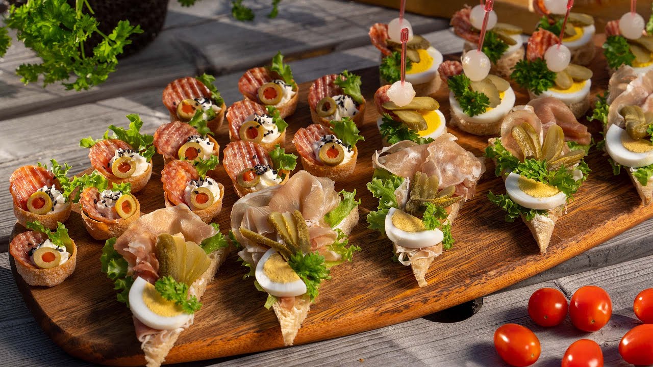 Mini Croustade с салями и вкусными мини-бутербродами на тостах
