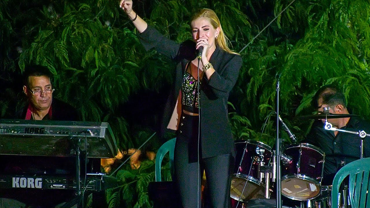 Ν’ αναστενάξω μάνα δε μ’ ακούς - Βάσω Αθανασάκη