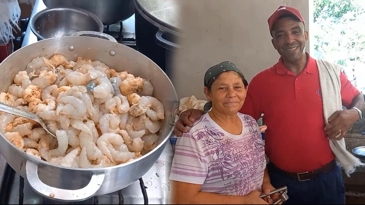 Chef Cesarin cocinando camarones con coco en el campo, la cocina de  Amina en copeyito de nagua.
