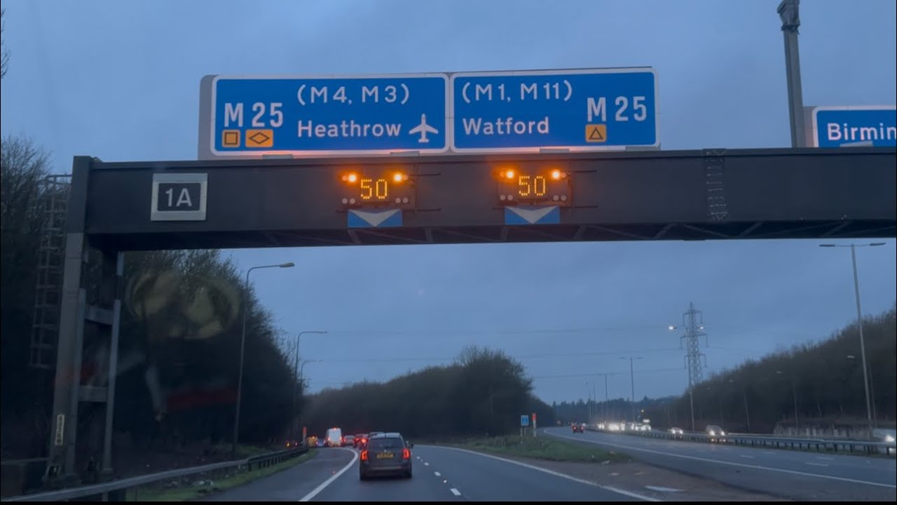 London life // Aaj me airport se passenger ko pick karne  gaya  // mini vlog 🇬🇧🇬🇧