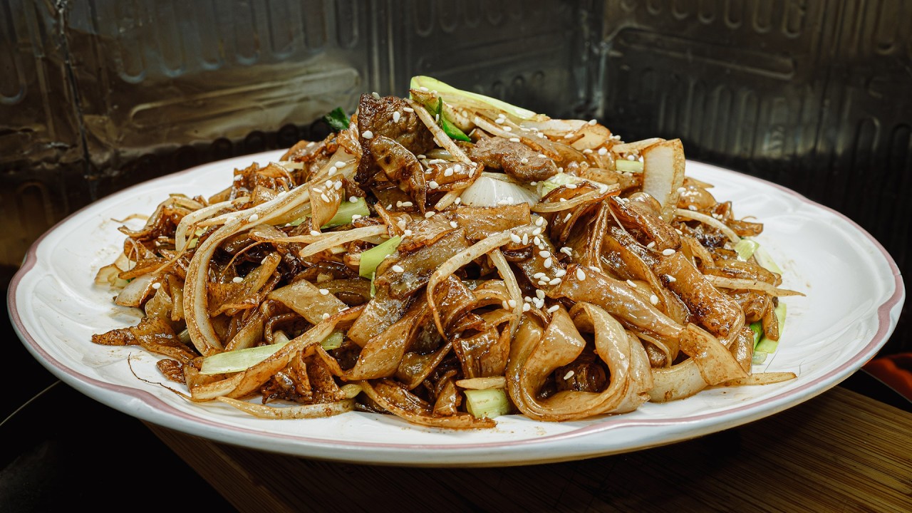 廣東話影片｜乾炒鮮牛肉河粉｜家中炒碟河粉都可以炒出火｜炒出乾炒牛河的美味愖比餐廳｜炒牛肉能保持嫩滑的大原則｜明明我炒出火點解我都做錯了？｜大家幫下眼我錯在那裡了？｜勇於展示錯誤都是一種學習