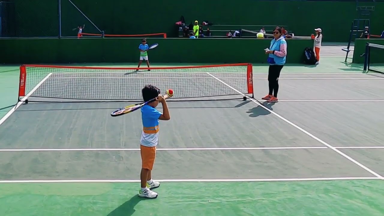 Elián jugando Mini Tenis en Torneo Gran Clase Bachoco