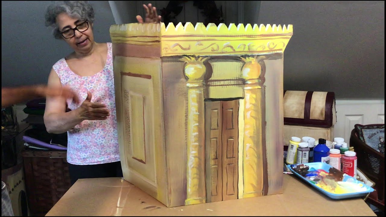 Cenário de templo feito de papelão para história com bonecos - passo a passo