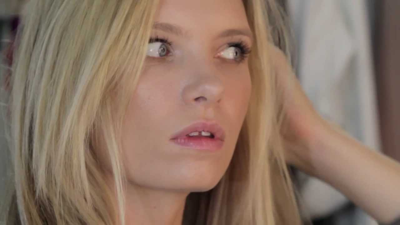 Hair how to: Ruth Crilly shows how to achieve the 'undone' blow-dry