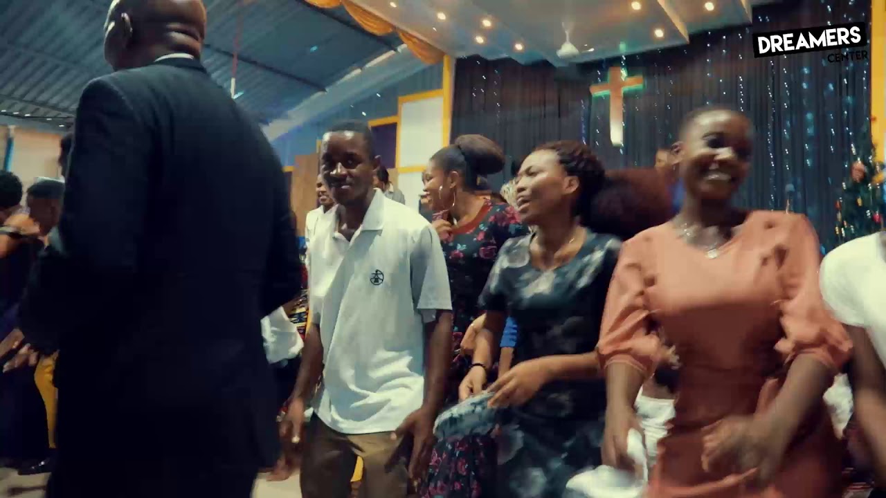 CHRISTINA SHUSHO LIVE @ DREMERS CENTER Nitendee  (SINGERI)